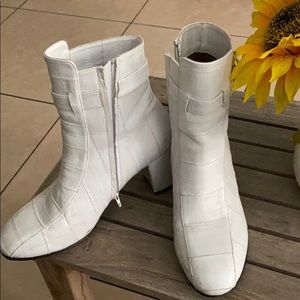 Boots size 8.5 white/grayish